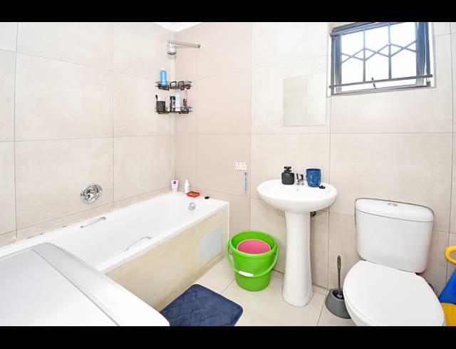 3 BEDROOM HOUSE FOR SALE IN COSMO CITY